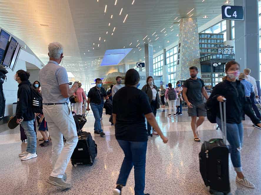 mask wearing houston airport United First and Business Class Review During Coronavirus